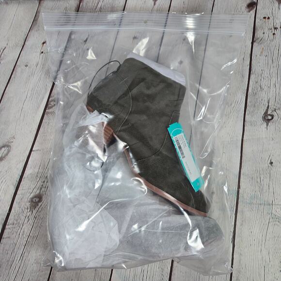 Violet &‎ Red Olive Cupid Bootie Stacked Block Heel 6 NWT - Picture 12 of 12